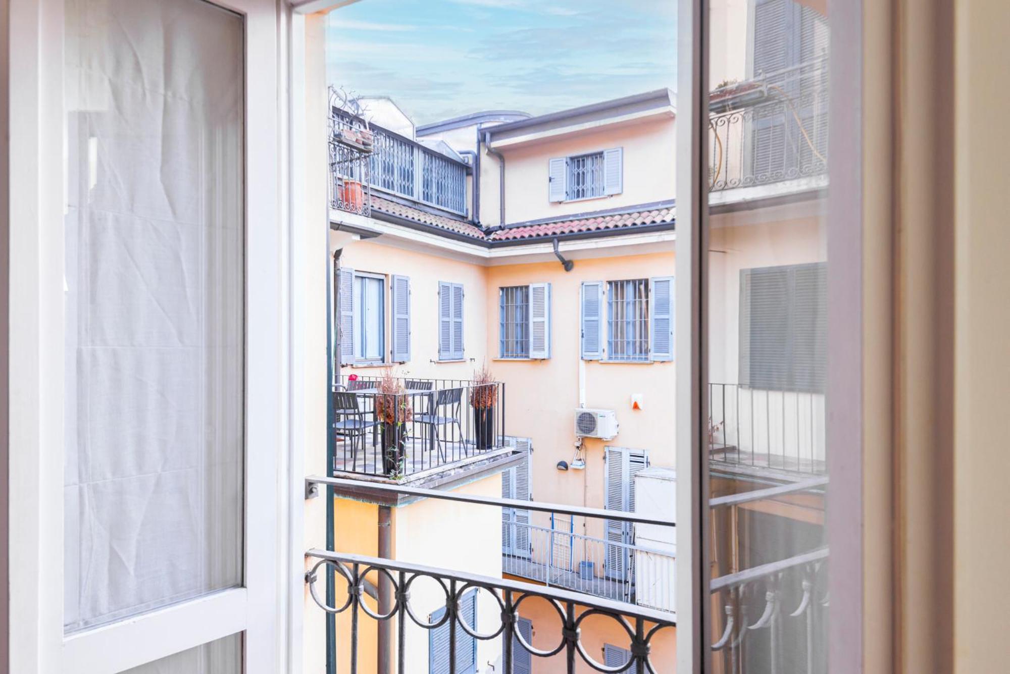 Amazing Flat Near Duomo & Colonne Di San Lorenzo By Easylife Мілан Екстер'єр фото